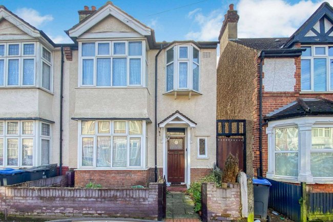 18 Constance Road, Croydon, Surrey CR0 2RS 5