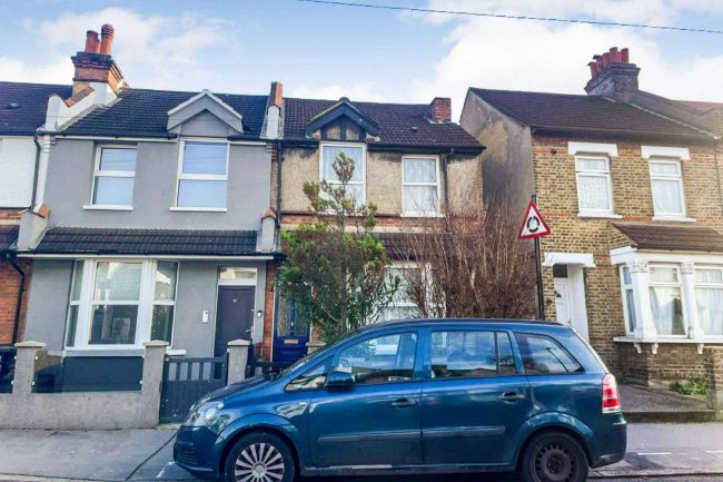 162 Bensham Lane, Thornton Heath, CR7 7EN 6