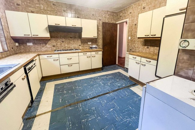 3 Manor Bend, Galmpton, Brixham, Devon, TQ5 0PB 7