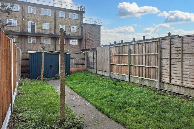 96 Wellington Road, Tilbury, Essex RM18 7PS 9