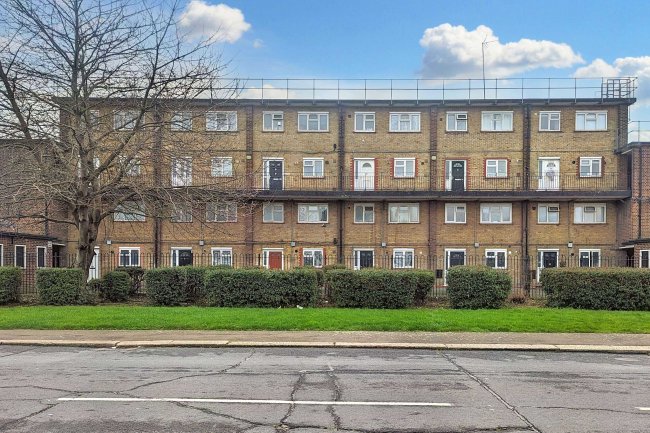 96 Wellington Road, Tilbury, Essex RM18 7PS 9