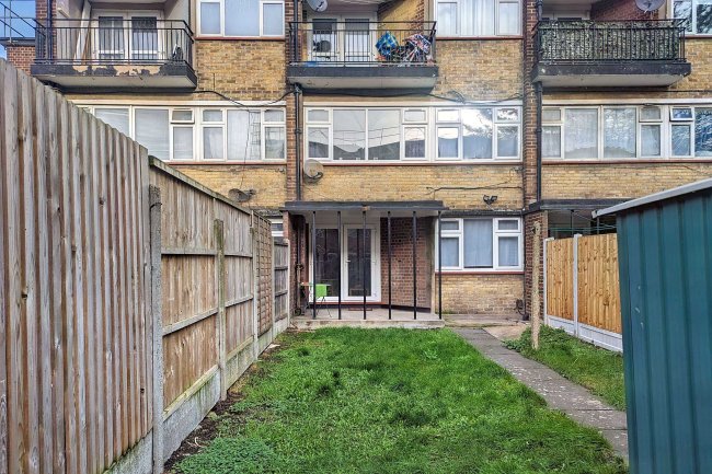 96 Wellington Road, Tilbury, Essex RM18 7PS 9