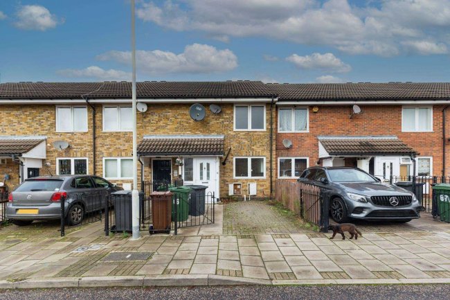 66 Omnibus Way, Walthamstow, London, E17 4QF 5