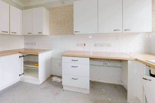 66 Omnibus Way, Walthamstow, London, E17 4QF 5