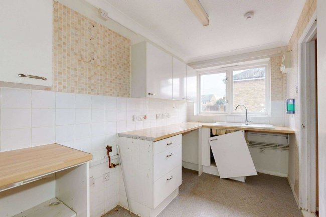 66 Omnibus Way, Walthamstow, London, E17 4QF 5