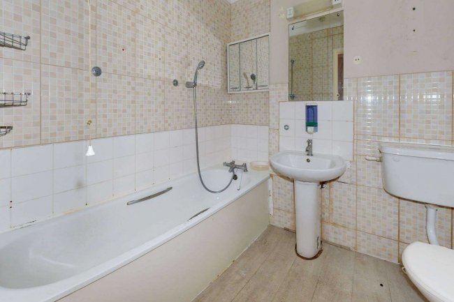 66 Omnibus Way, Walthamstow, London, E17 4QF 5