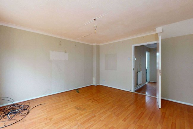 66 Omnibus Way, Walthamstow, London, E17 4QF 5