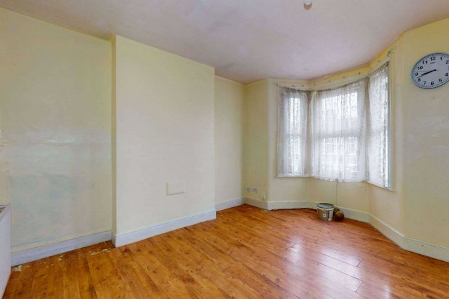 43 Britannia Road, Ilford, Essex, IG1 2EQ 6