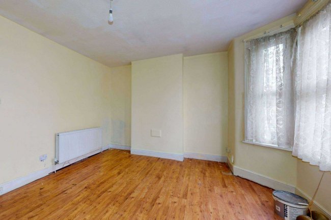 43 Britannia Road, Ilford, Essex, IG1 2EQ 6