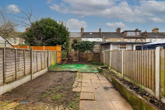 43 Britannia Road, Ilford, Essex, IG1 2EQ 6