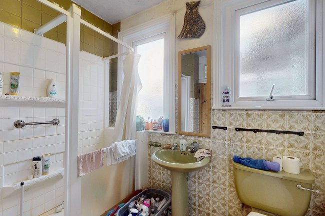 38 Thornbury Road, Isleworth TW7 4LL 5