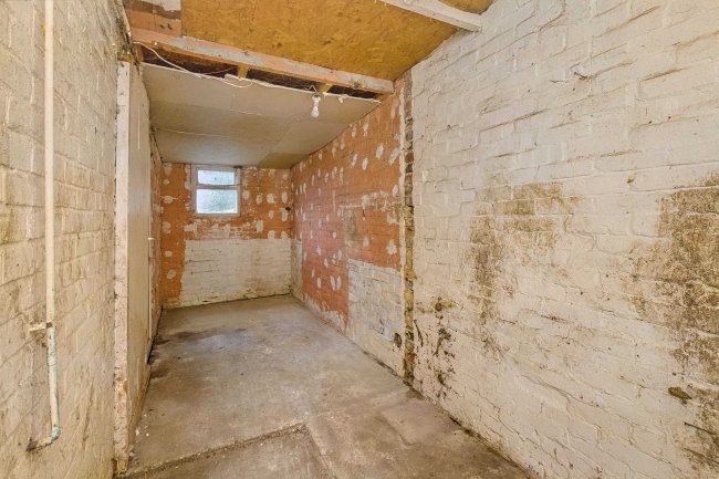 42 Whitedown Road, Tadley, Hampshire, RG26 4BY 5