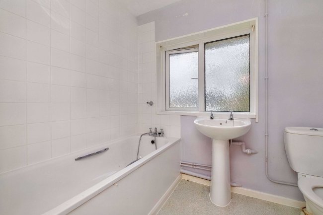 42 Whitedown Road, Tadley, Hampshire, RG26 4BY 5