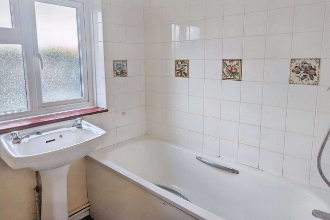 98 Cherry Tree Road, Beaconsfield, Buckinghamshire, HP9 1BH 4