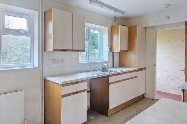 98 Cherry Tree Road, Beaconsfield, Buckinghamshire, HP9 1BH 4