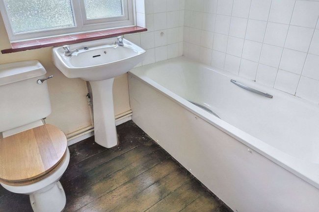 98 Cherry Tree Road, Beaconsfield, Buckinghamshire, HP9 1BH 4