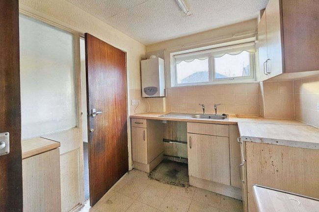 3 Winsford Walk, Sale, M33 2SJ 2