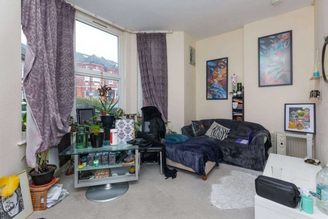 17/19 Ebbsfleet Road, Cricklewood, London, NW2 3NB 1