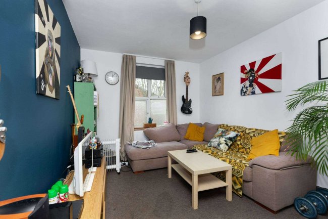 17/19 Ebbsfleet Road, Cricklewood, London, NW2 3NB 1