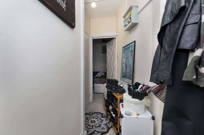 17/19 Ebbsfleet Road, Cricklewood, London, NW2 3NB 1