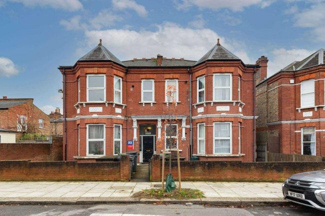 17/19 Ebbsfleet Road, Cricklewood, London, NW2 3NB 1