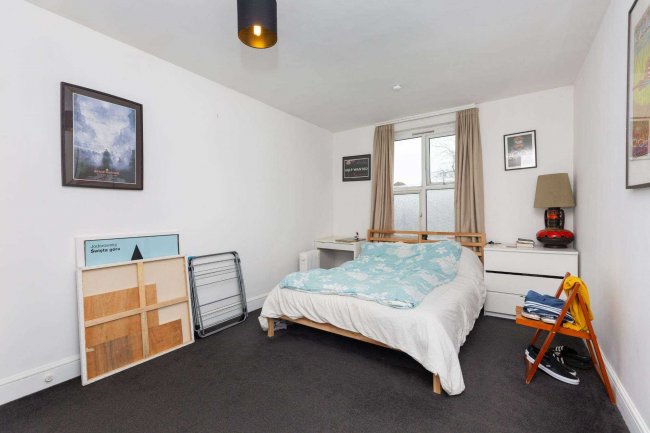 17/19 Ebbsfleet Road, Cricklewood, London, NW2 3NB 1