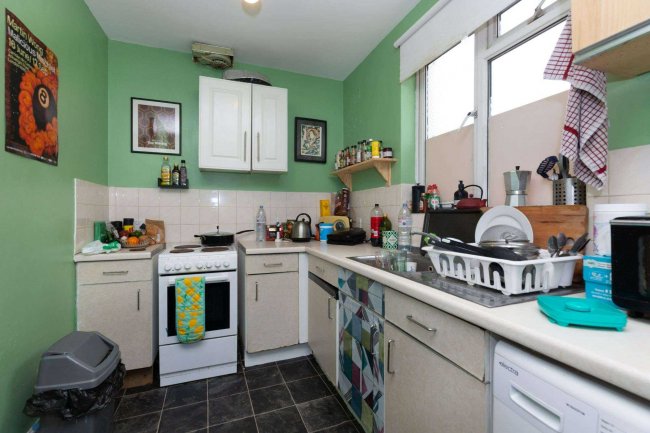 17/19 Ebbsfleet Road, Cricklewood, London, NW2 3NB 1