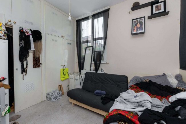 17/19 Ebbsfleet Road, Cricklewood, London, NW2 3NB 1