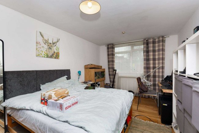 17/19 Ebbsfleet Road, Cricklewood, London, NW2 3NB 1