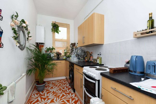 17/19 Ebbsfleet Road, Cricklewood, London, NW2 3NB 1