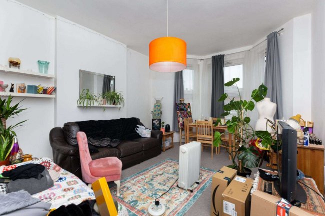 17/19 Ebbsfleet Road, Cricklewood, London, NW2 3NB 1