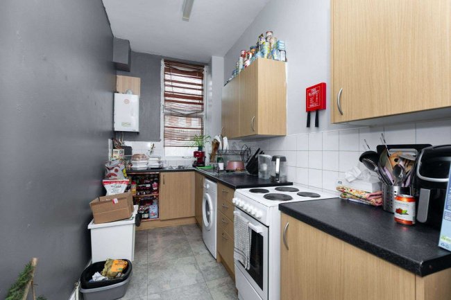 17/19 Ebbsfleet Road, Cricklewood, London, NW2 3NB 1