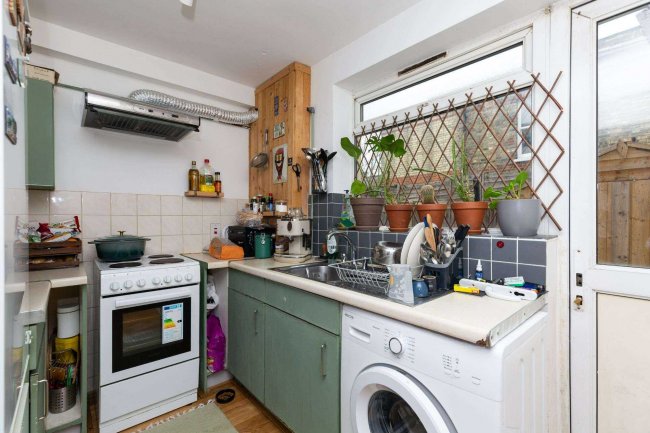 17/19 Ebbsfleet Road, Cricklewood, London, NW2 3NB 1