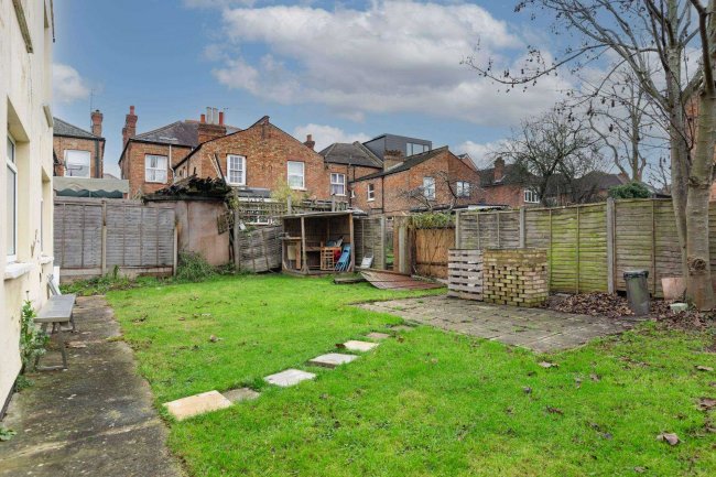 17/19 Ebbsfleet Road, Cricklewood, London, NW2 3NB 1