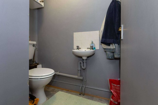 17/19 Ebbsfleet Road, Cricklewood, London, NW2 3NB 1