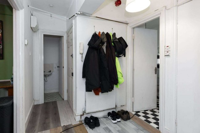 17/19 Ebbsfleet Road, Cricklewood, London, NW2 3NB 1