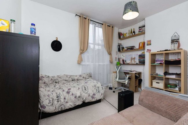 17/19 Ebbsfleet Road, Cricklewood, London, NW2 3NB 1