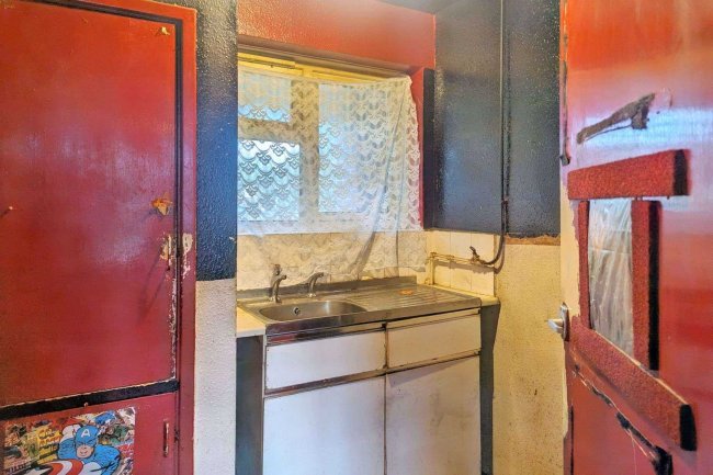 16 Cotswold Avenue, Bushey, WD23 4QH 9