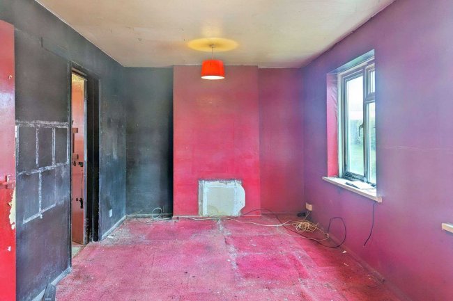 16 Cotswold Avenue, Bushey, WD23 4QH 9