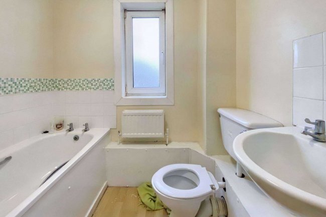 1 Osbourne Court, Ampthill Road, Bedford, MK42 9JE 3