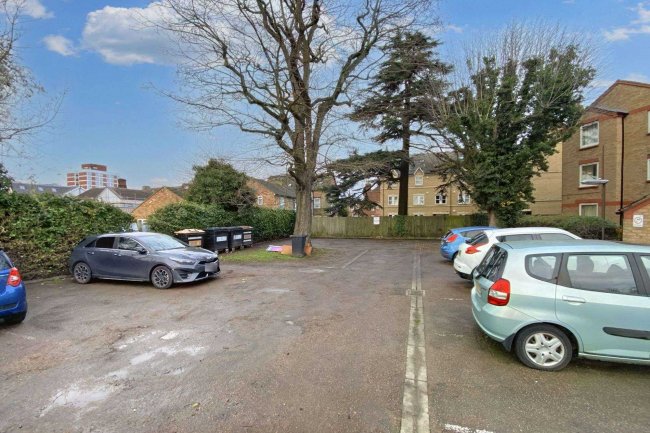 1 Osbourne Court, Ampthill Road, Bedford, MK42 9JE 3