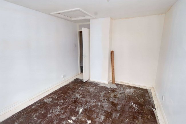 69 Wayside, Potters Bar, EN6 5NF 4