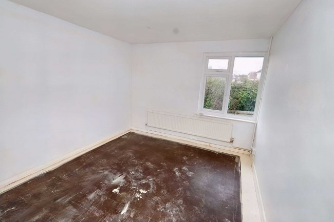 69 Wayside, Potters Bar, EN6 5NF 4