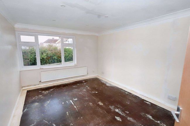 69 Wayside, Potters Bar, EN6 5NF 4