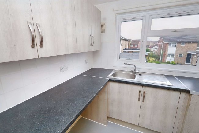 69 Wayside, Potters Bar, EN6 5NF 4