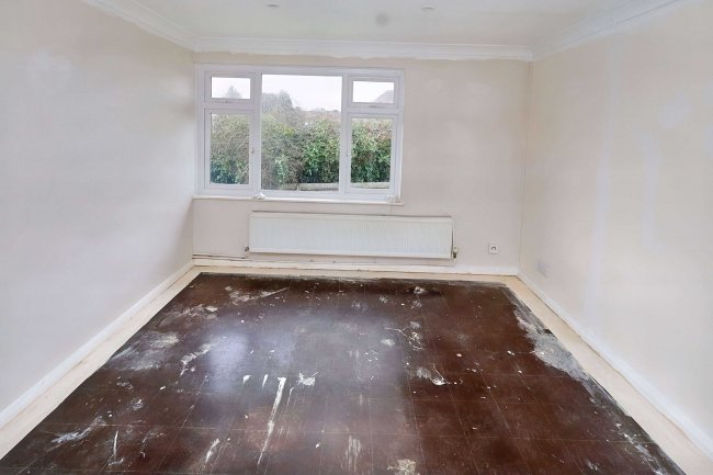 69 Wayside, Potters Bar, EN6 5NF 4