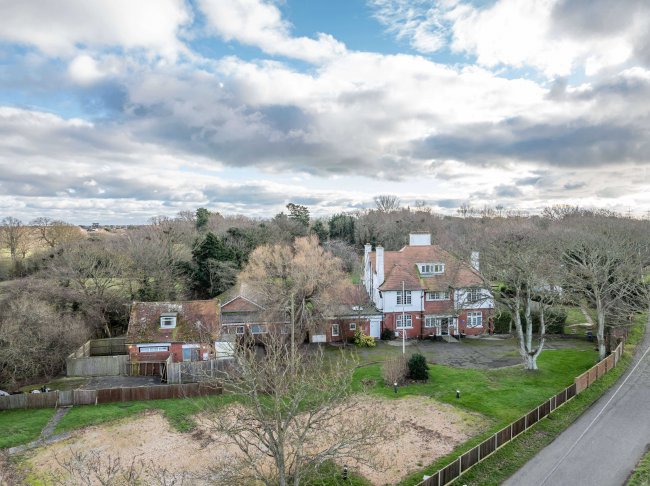 Peacock House and Fieldside View (Bungalow Lydd), Dennes Lane, Lydd, Kent TN29 9PU 5