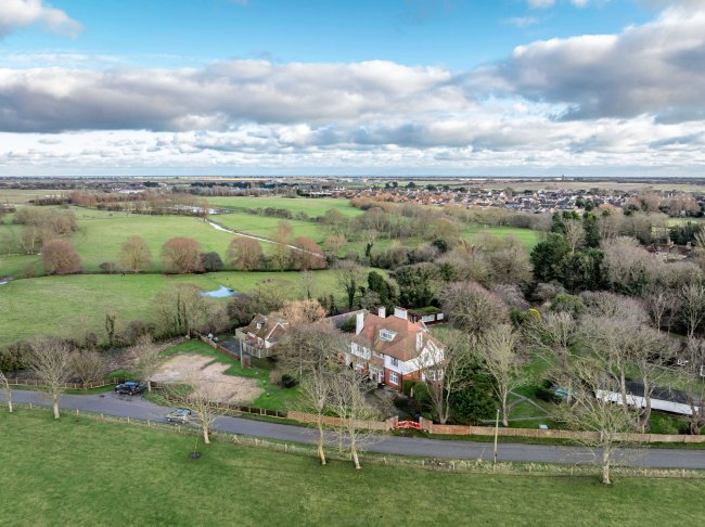 Peacock House and Fieldside View (Bungalow Lydd), Dennes Lane, Lydd, Kent TN29 9PU 5