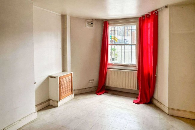 Basement Flat, 86 Halford Road, Fulham, London, SW6 1JX 3