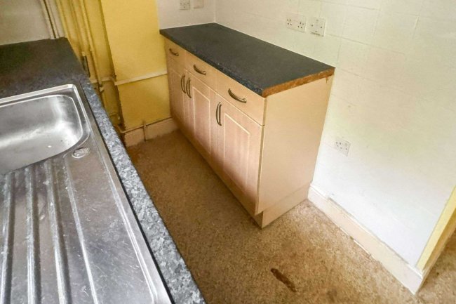Basement Flat, 86 Halford Road, Fulham, London, SW6 1JX 3
